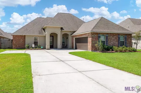 8818 Shephard Dr, Denham Springs, LA 70726