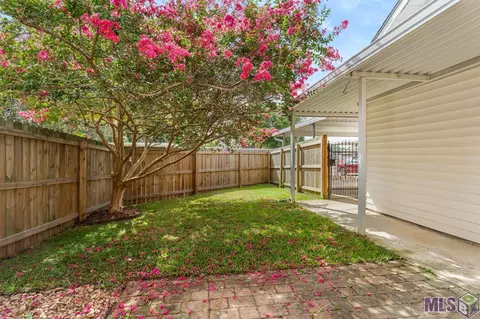 8521 E Cypress Point Ct, Baton Rouge, LA 70809