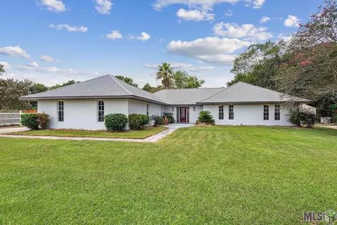 13715 Oak Bend Dr, Baker, LA 70714