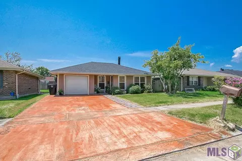 817 Dolphin Ct, Kenner, LA 70065 photo 2
