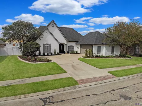 8339 Bastille St, Denham Springs, LA 70726