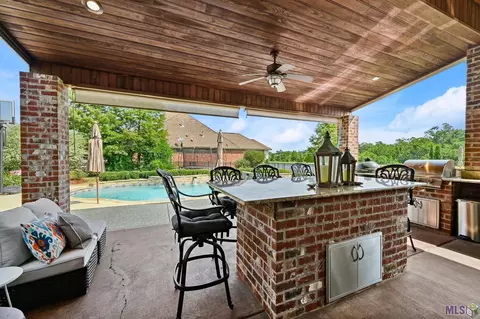 18728 Lake Harbor Ln, Prairieville, LA 70769
