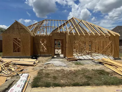 34153 Spring Lake Dr, Walker, LA 70785