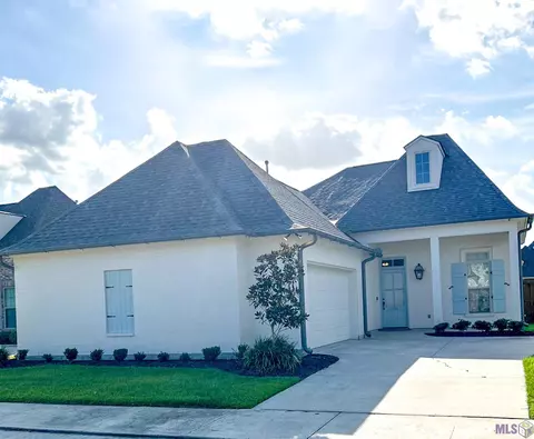 524 Silverbill Ln, Baton Rouge, LA 70810