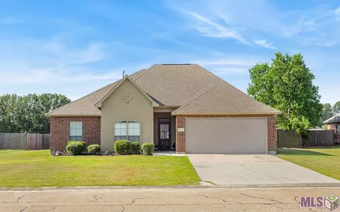 13716 Shady Hollow Dr, Denham Springs, LA 70726