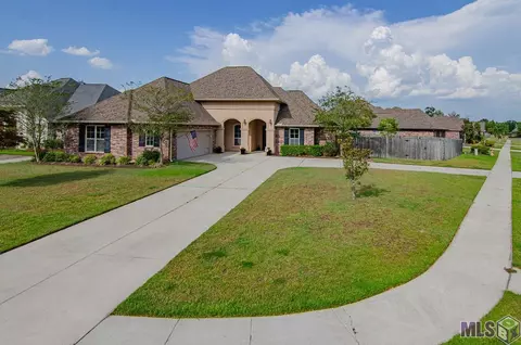 18028 Old Trail Dr, Prairieville, LA 70769