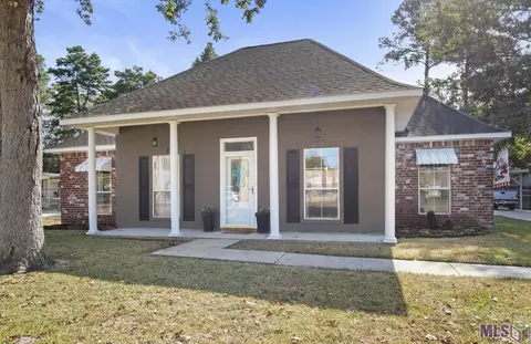 27592 Country Dr, Walker, LA 70785