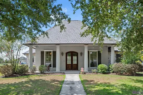 747 N Brusly Oaks Dr, Brusly, LA 70719