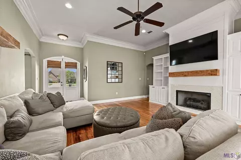 30950 Cambridge Dr, Walker, LA 70785 photo 2