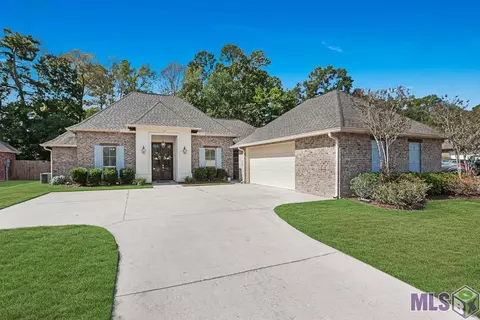 13380 Williamsburg Dr, Walker, LA 70785