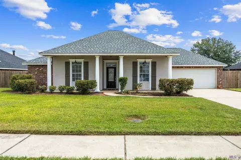 125 Oak Moss Dr, Laplace, LA 70068