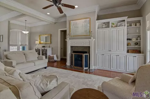 6461 Cross Gate Dr, Baton Rouge, LA 70817