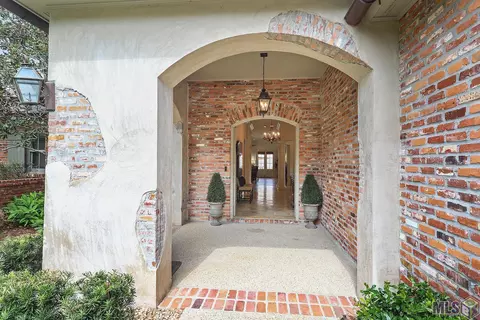17714 Pecan Shadows Dr, Baton Rouge, LA 70810
