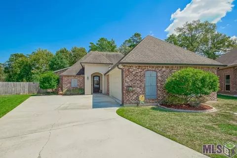 31064 Autumn Lake Dr, Walker, LA 70785