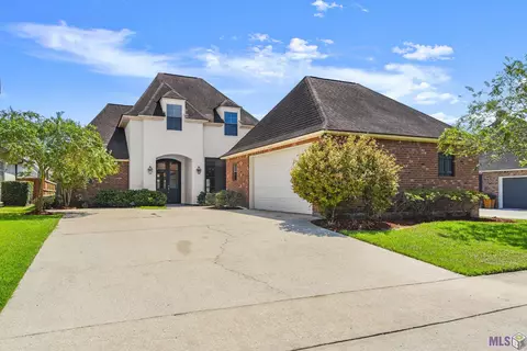 8853 Foxgate Dr, Baton Rouge, LA 70809