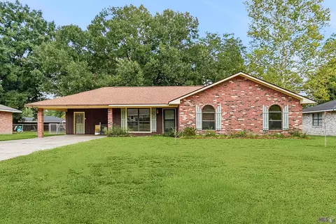 930 Willow Brook Ave, Denham Springs, LA 70726