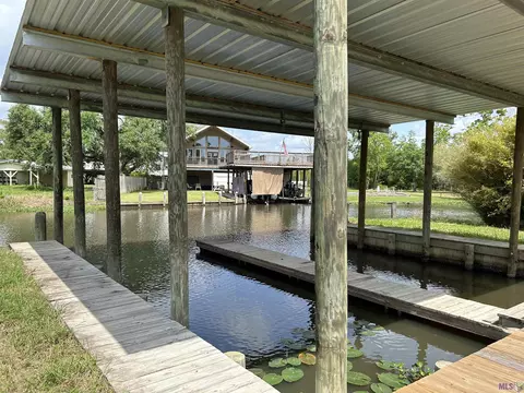 20655 Buns Ln, Springfield, LA 70462 photo 3