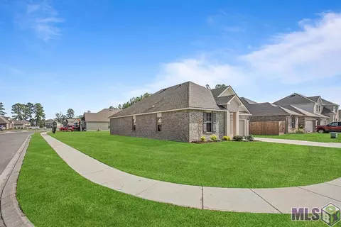 13769 Wincrest Dr, Walker, LA 70785 photo 2
