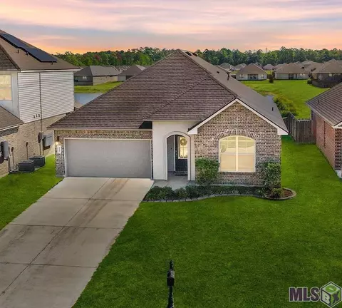 8187 Fairlane Dr, Denham Springs, LA 70726