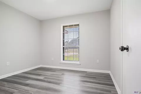 302 Celeste Dr, Baker, LA 70714 photo 9