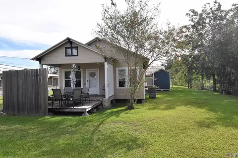 207 E New River St, Gonzales, LA 70737