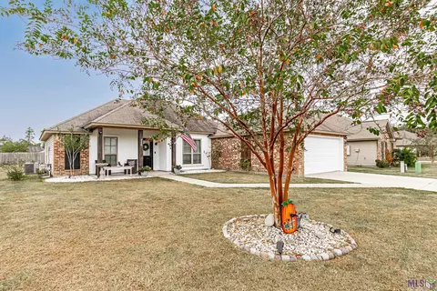 9220 Yellowfin Dr, Denham Springs, LA 70726