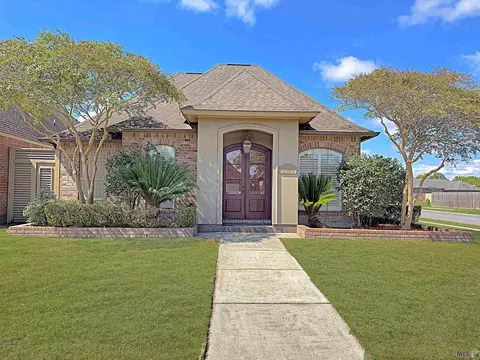 704 Fall Creek Dr, Baton Rouge, LA 70810