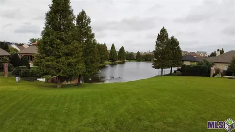 99 Bocage Lake Dr, Baton Rouge, LA 70809