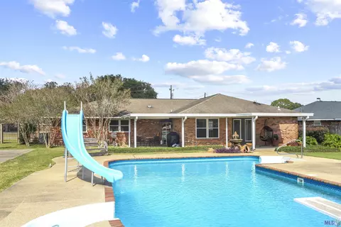 3786 Hemlock St, Zachary, LA 70791
