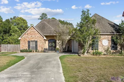 29178 S Redwood Dr, Denham Springs, LA 70726
