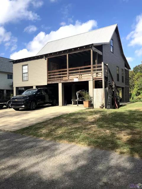 17745 Cove Ln, Port Vincent, LA 70726