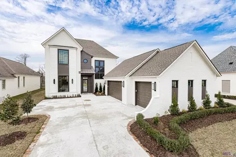 2226 Tiger Crossing Dr, Baton Rouge, LA 70810
