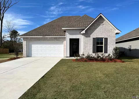 28259 Moreau Dr, Denham Springs, LA 70726