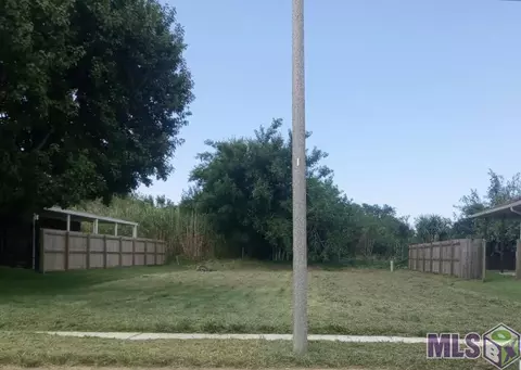 13020 N Lake Carmel, New Orleans, LA 70128