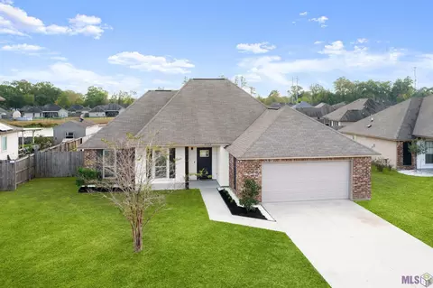 9228 Yellowfin Dr, Denham Springs, LA 70726