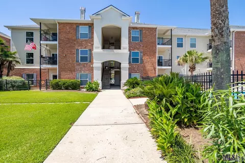 12430 River Highlands UNIT B, Saint Amant, LA 70774
