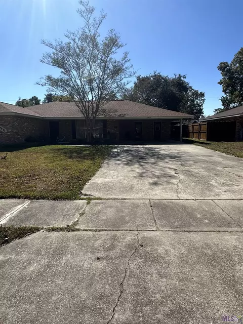 12426 E Robin Hood Dr, Baton Rouge, LA 70815