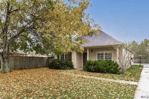 7916 Bayou Fountain Ave, Baton Rouge, LA 70820