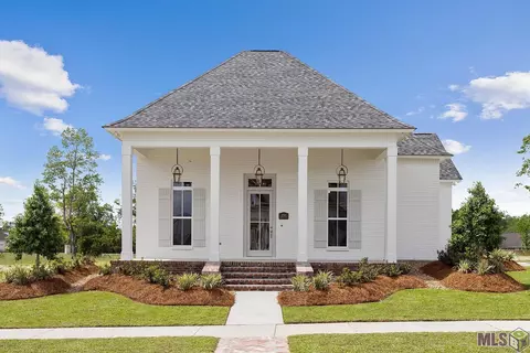6518 Feather Ridge Dr, Baton Rouge, LA 70817