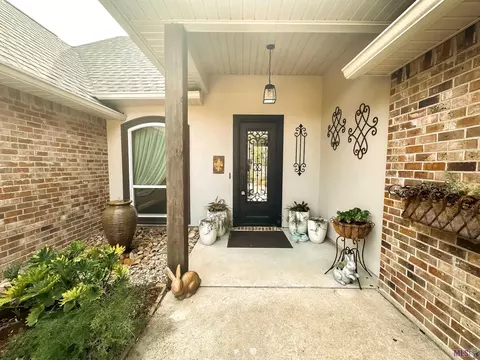 9086 Willow Bend Dr, Denham Springs, LA 70726