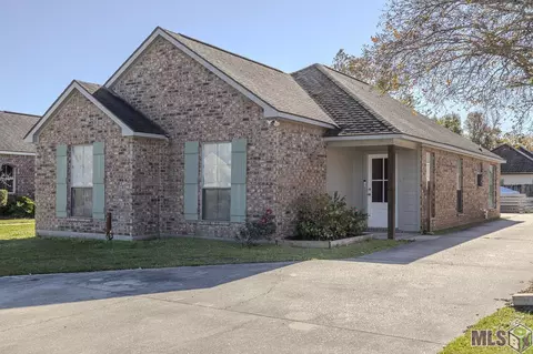 41027 N Villa Court Dr, Gonzales, LA 70737