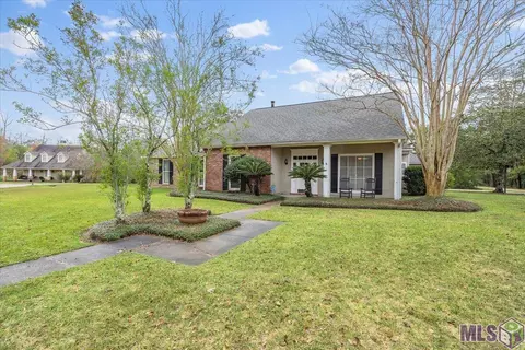 11212 Suncrest Ct, Baton Rouge, LA 70818