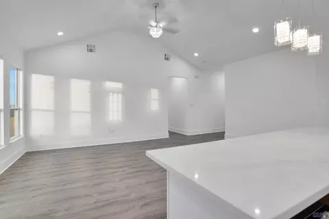 604 Daryl Dr, Chalmette, LA 70043 photo 9