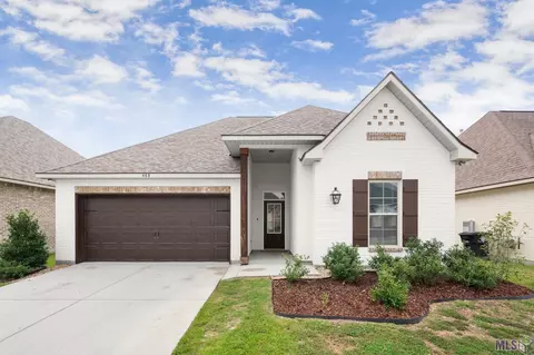 463 Lake Breeze Dr, Baton Rouge, LA 70820