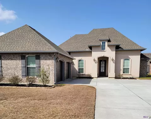 8827 Shephard Dr, Denham Springs, LA 70726