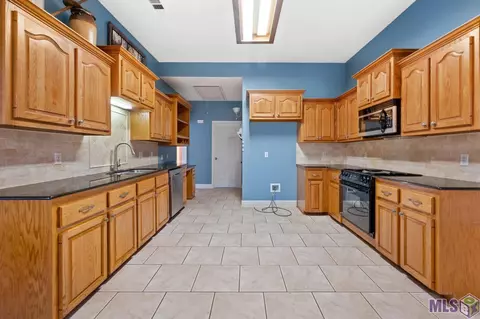 34091 Spring Lake Dr, Walker, LA 70785 photo 5