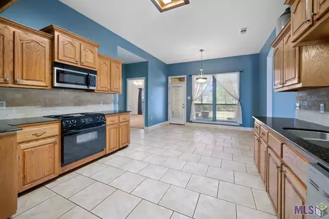 34091 Spring Lake Dr, Walker, LA 70785 photo 6