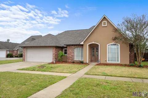 34091 Spring Lake Dr, Walker, LA 70785