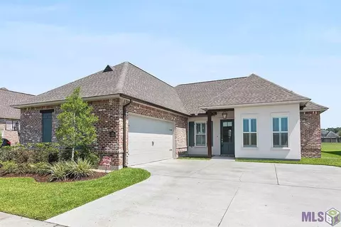 1955 Royal Aberdeen Ave, Zachary, LA 70791
