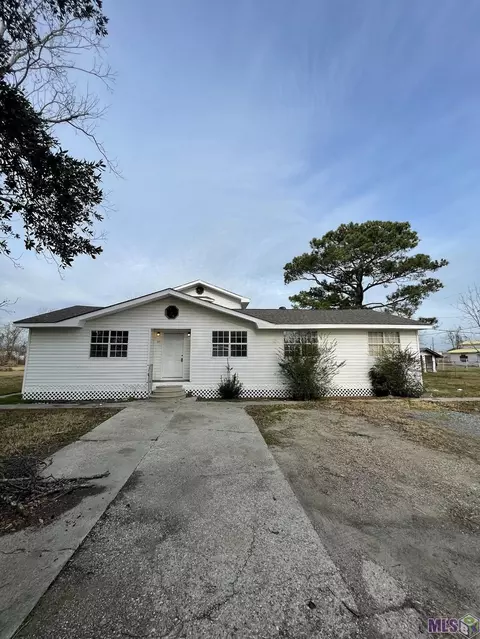 3277 Ceasar Ln, Donaldsonville, LA 70346
